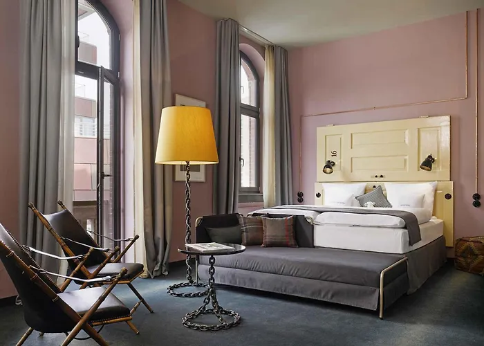 Hotel 25hours Altes Hafenamt 4*