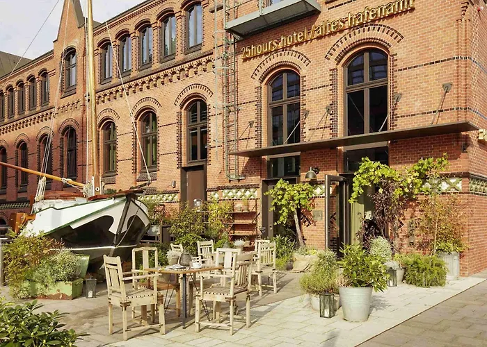 Hotel 25hours Altes Hafenamt 4*