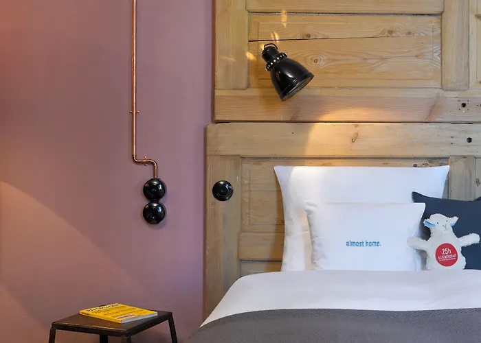 Hotel 25hours Altes Hafenamt 4*